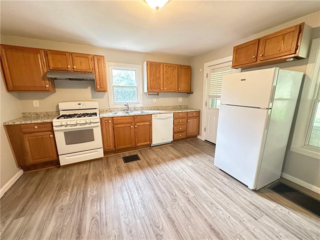 977 Streets Run Road, Unit 975 Pittsburgh, PA 15236 - Photo 3 of 9