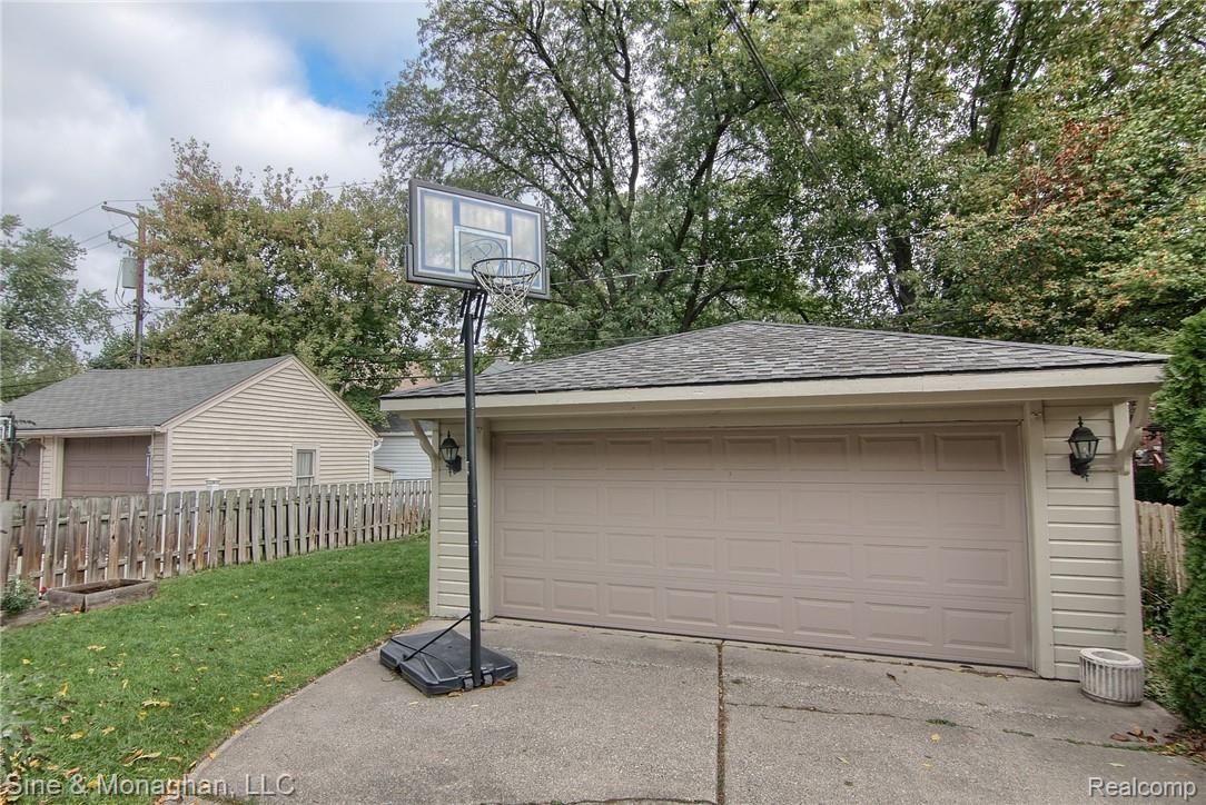 336 Merriweather Road Grosse Pointe, MI 48236 - Photo 27 of 28 2_Car_Detached_Garage.jpg