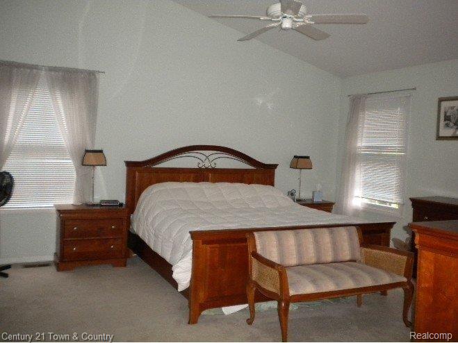 1071 Pointe Pl Boulevard Rochester, MI 48307 - Photo 17 of 25 Master Bedroom