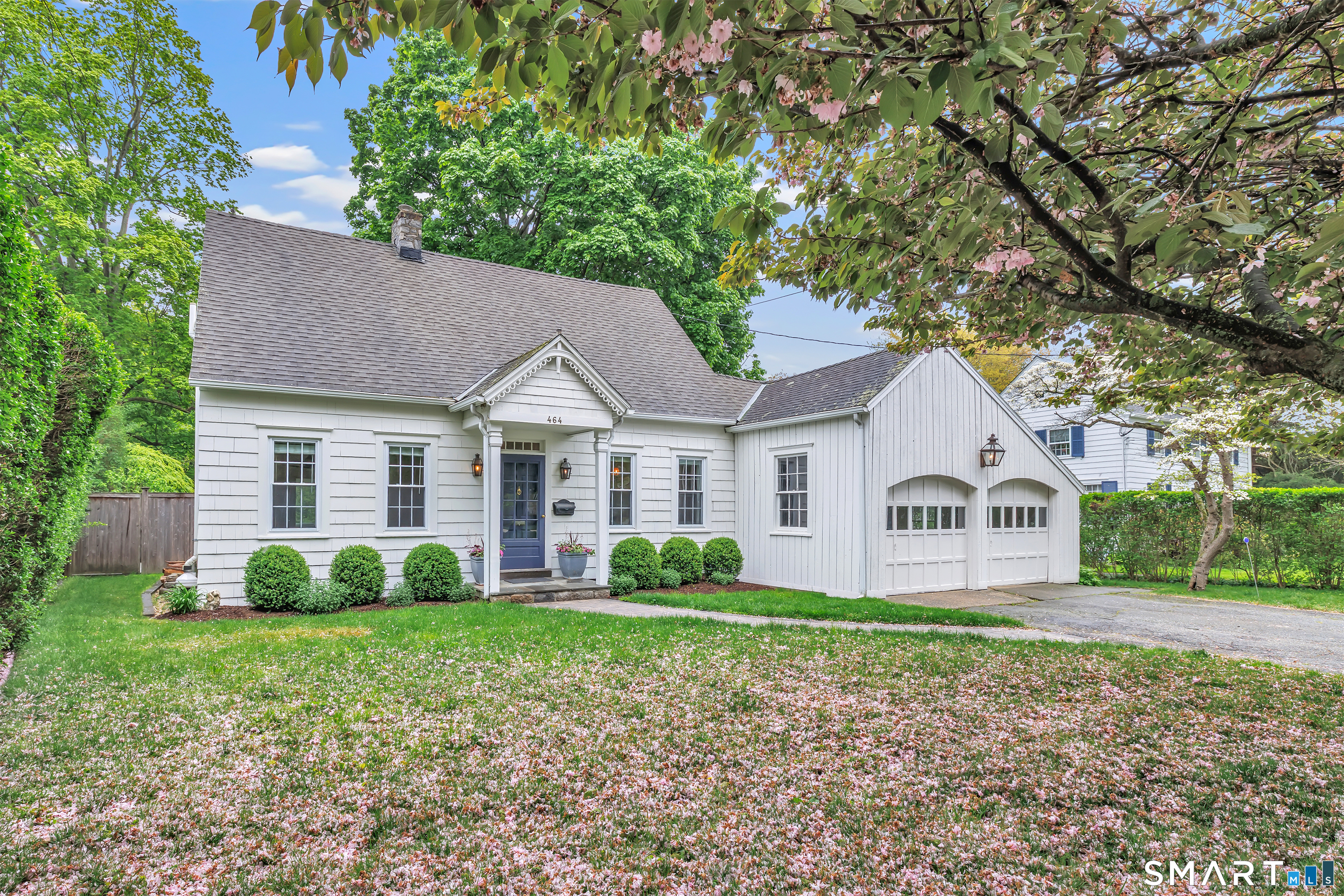 464 Round Hill Road Fairfield, CT 06824 - Photo 3 of 40