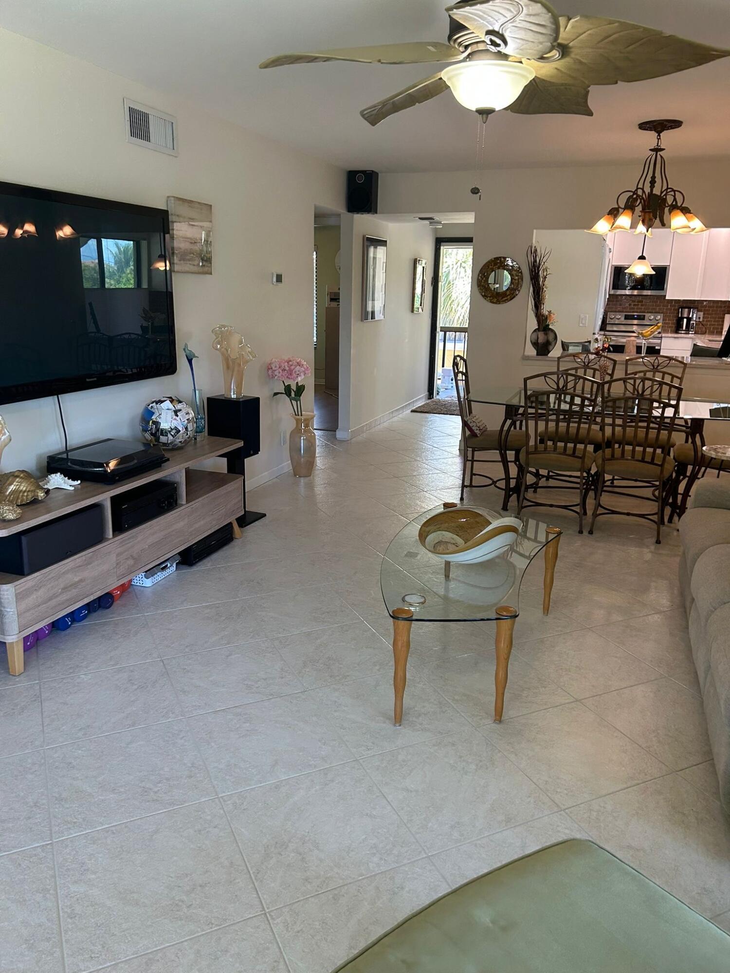 159 Northwest 70th Street, Unit 402 Boca Raton, FL 33487 - Photo 5 of 28 86c231a2-45d0-44b7-8182-6005ed60d053