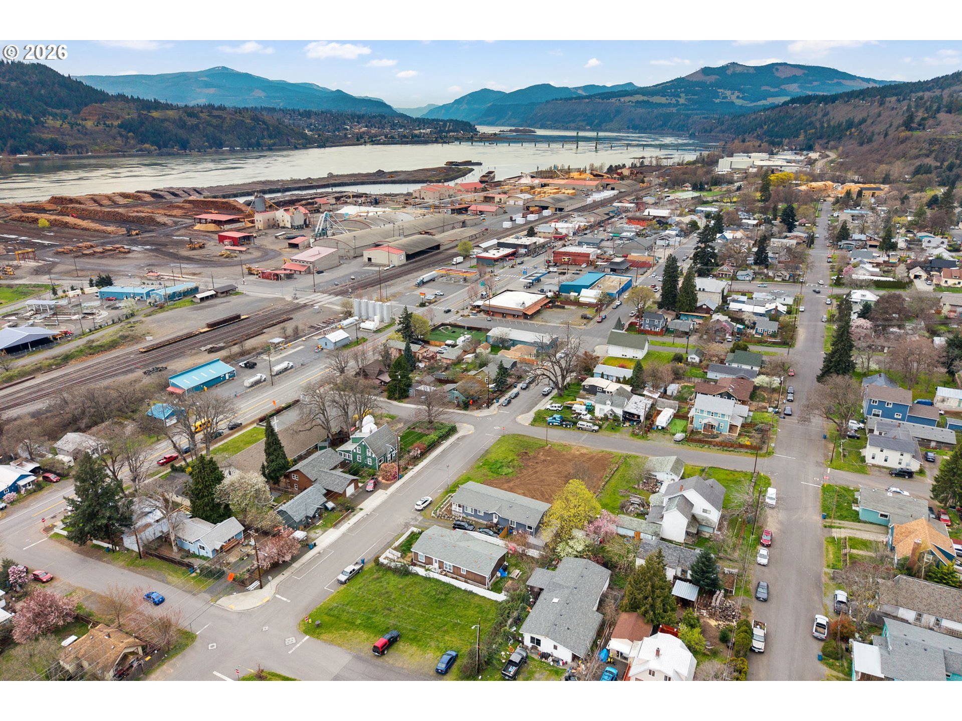 East Humboldt Street Bingen, WA 98605 - Photo 14 of 17 a view of lake and mountain