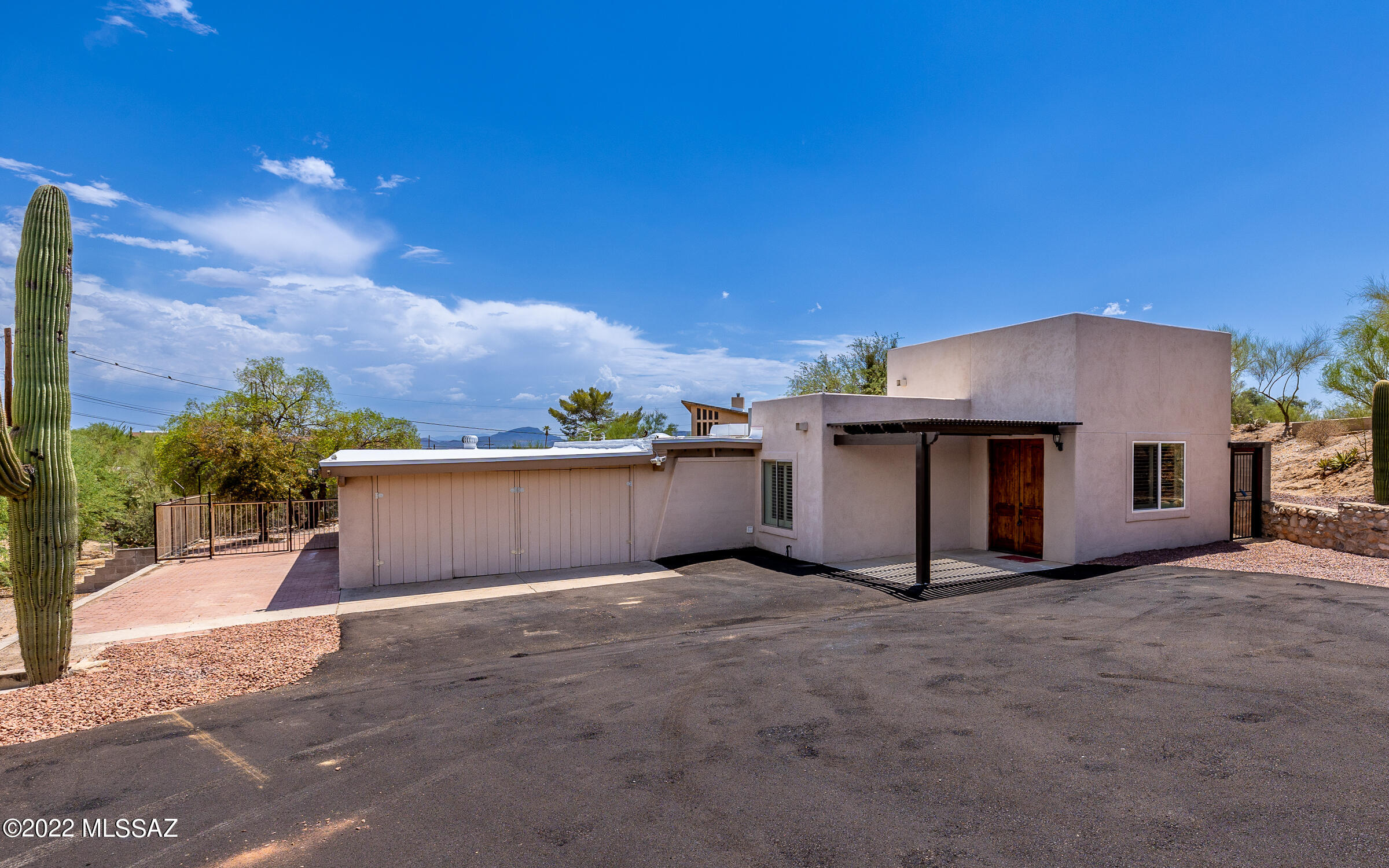 835 West Roller Coaster Road Tucson, AZ 85704 - Photo 2 of 36 Gallery Image 2