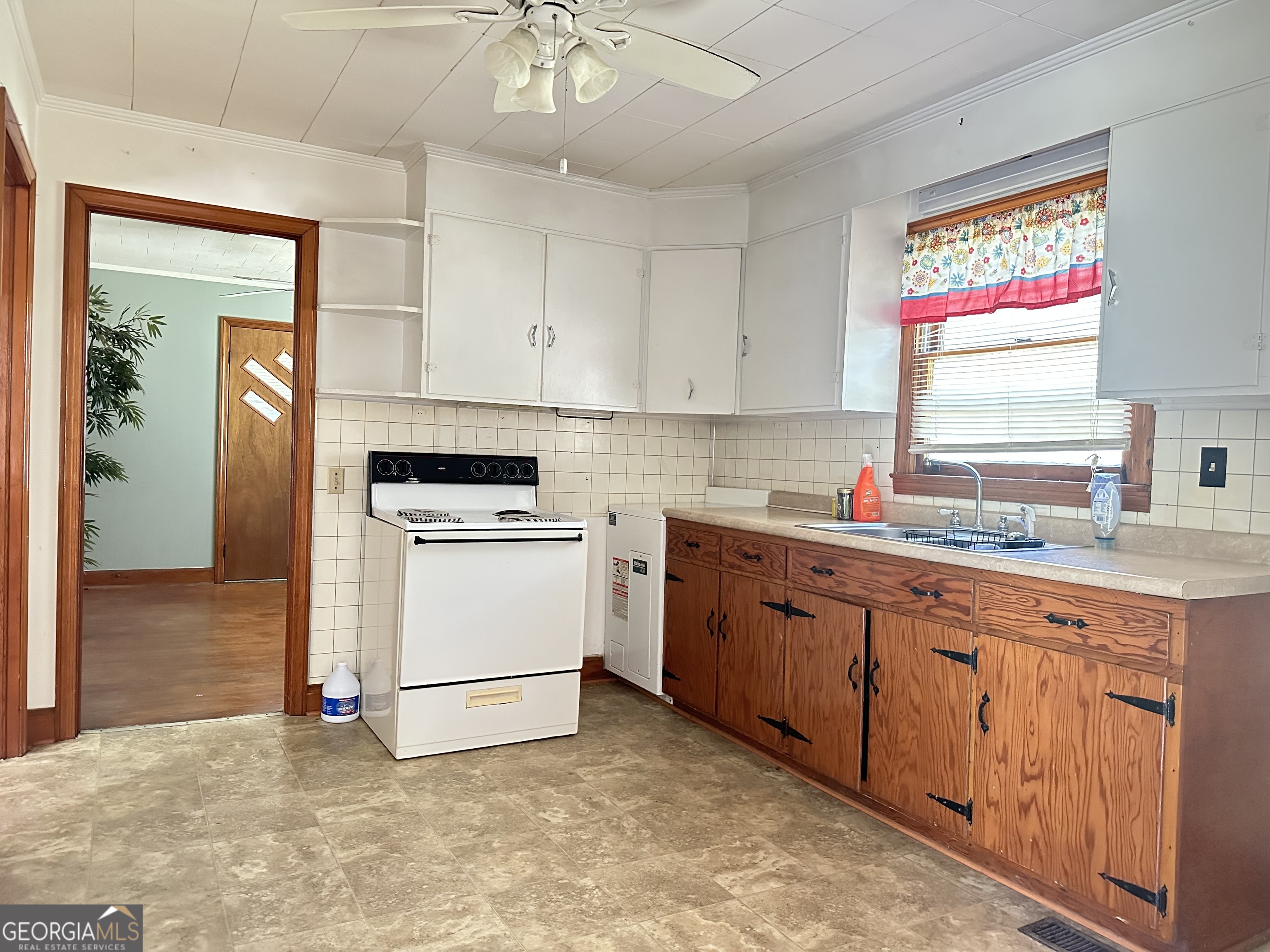 45 Mt Zion Street Milan, GA 31060 - Photo 4 of 27 a kitchen with granite countertop a sink stainless steel appliances and cabinets