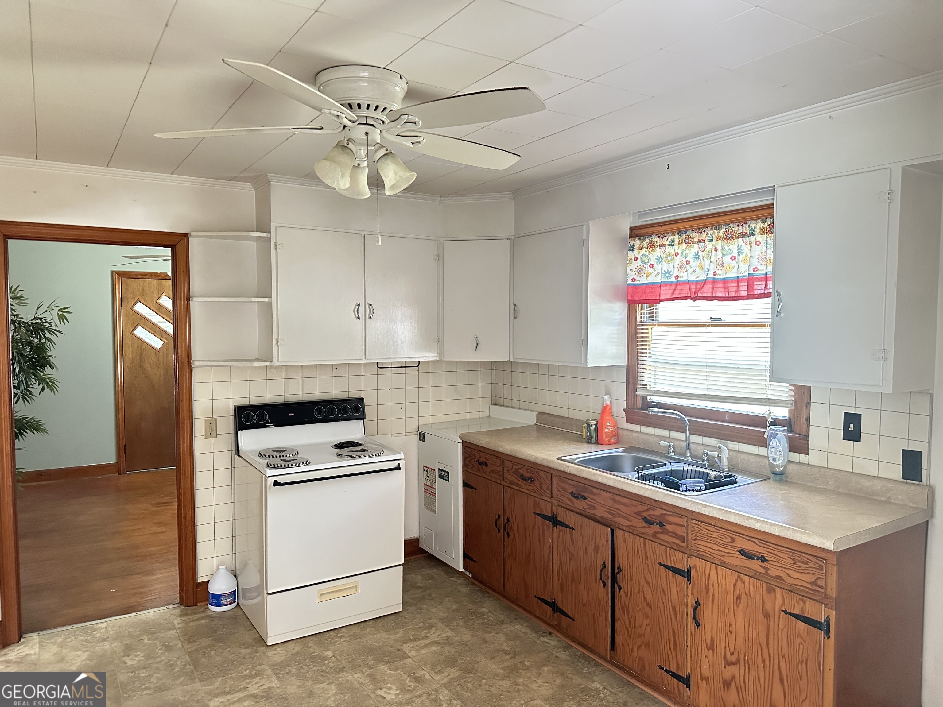 45 Mt Zion Street Milan, GA 31060 - Photo 5 of 27 a kitchen with a stove cabinets and window