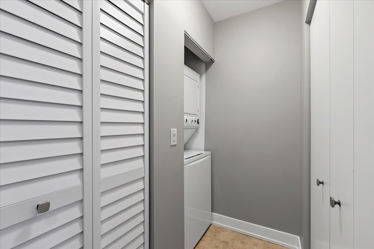 1155 West Madison Street, Unit 603 Chicago, IL 60607 - Photo 20 of 23 a view of front door