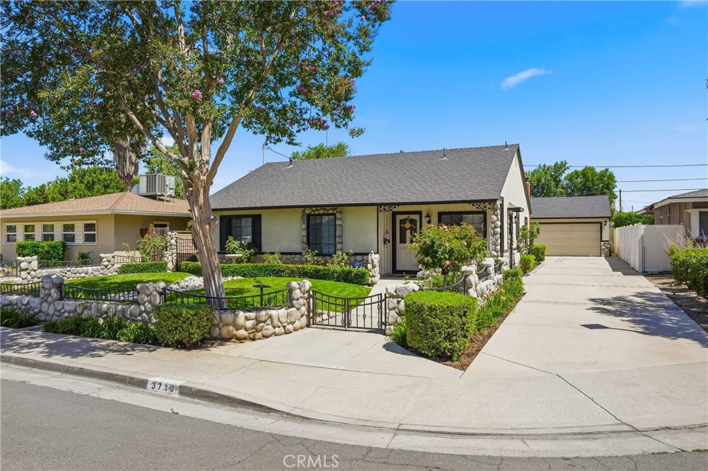 3719 Tahoe Court Riverside, CA 92506 - Photo 3 of 42