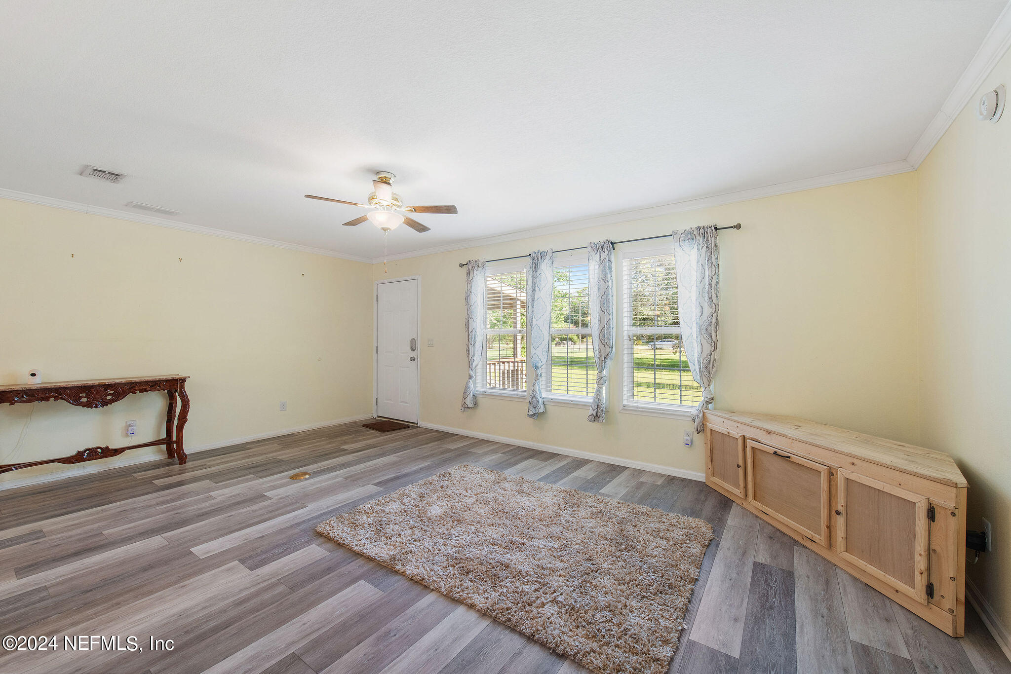 4065 Appaloosa Road Middleburg, FL 32068 - Photo 8 of 28 a view of an empty room with a window