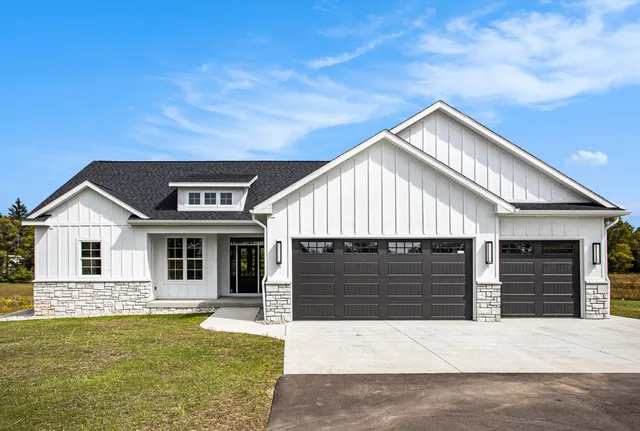 $739,900 | 7960 North Westnedge Avenue, Kalamazoo, MI 49009