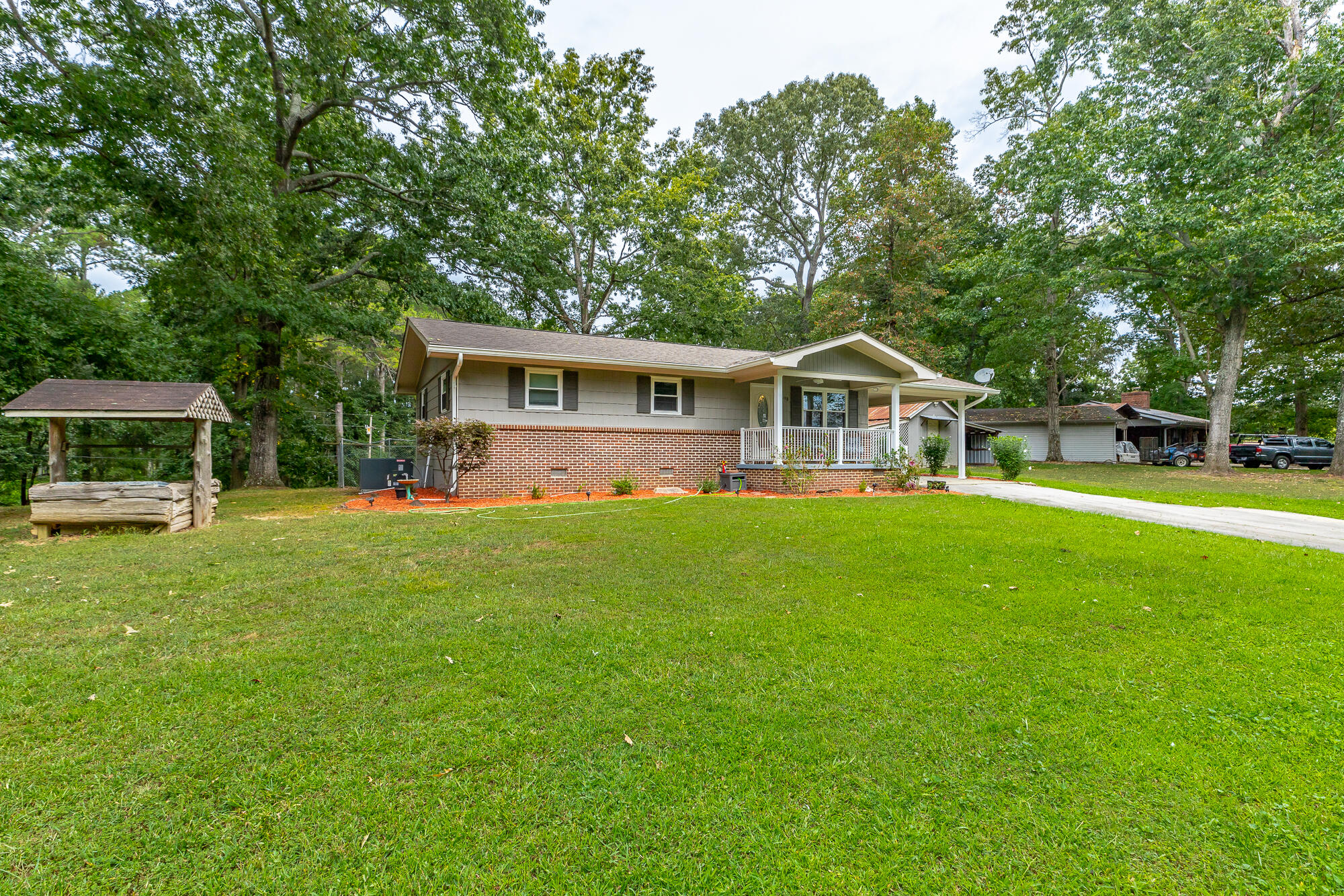 998 Thompson Springs Road Southeast Cleveland, TN 37323 - Photo 1 of 36 998 Thompson Springs Road SE HD-29