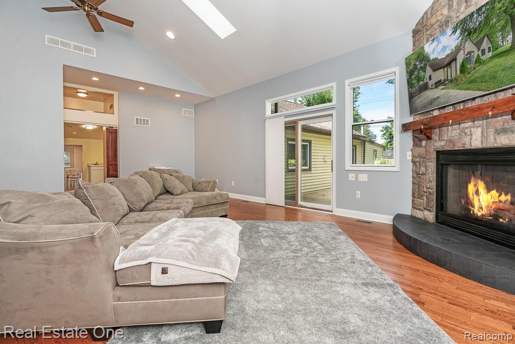 2460 Emmons Avenue Rochester Hills, MI 48307 - Photo 19 of 45