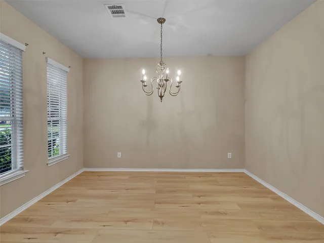 a view of a chandelier in big room and chandelier