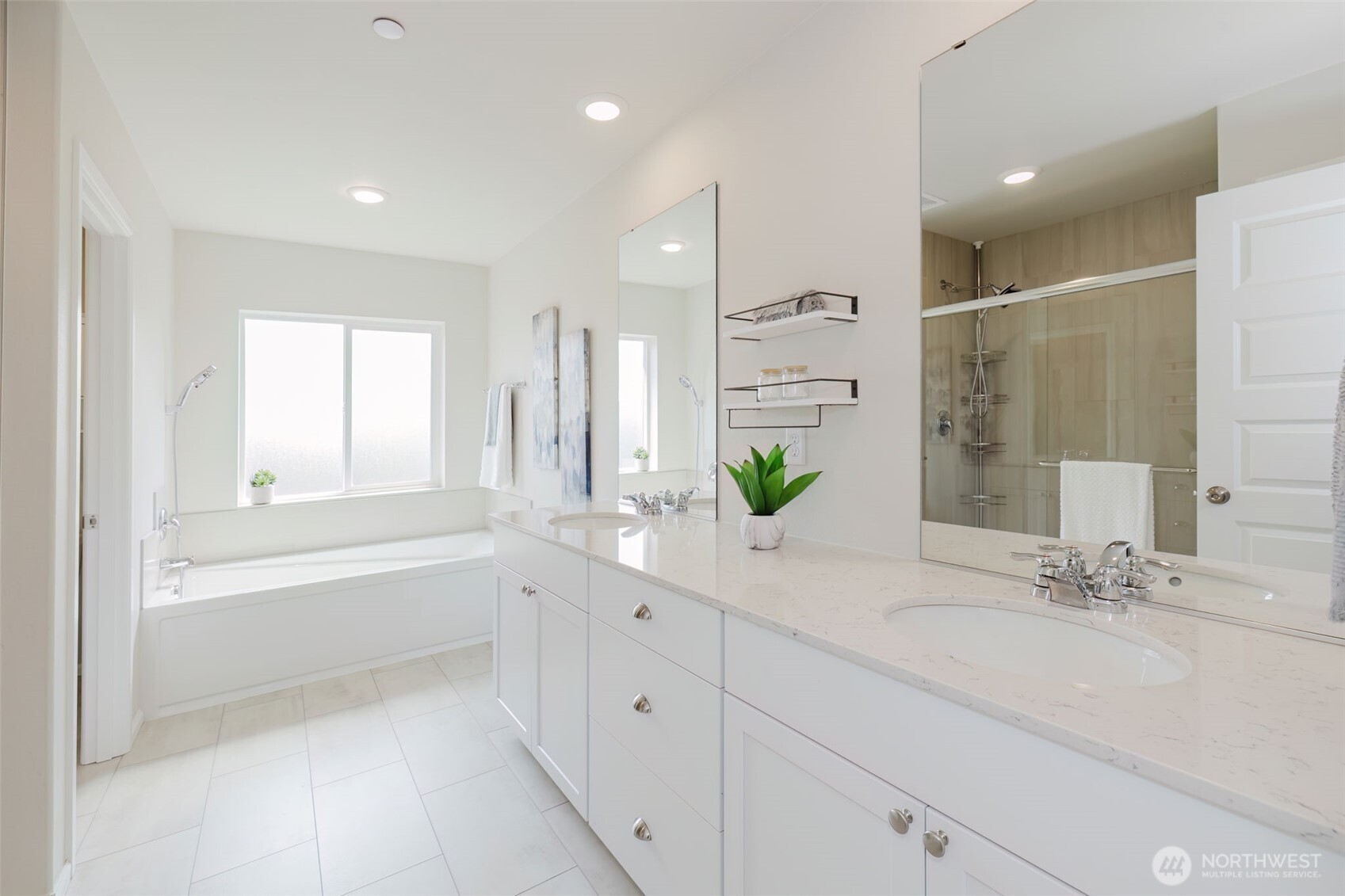948 Panoramic Loop Bremerton, WA 98312 - Photo 18 of 30 a bathroom with a bathtub sink and mirror