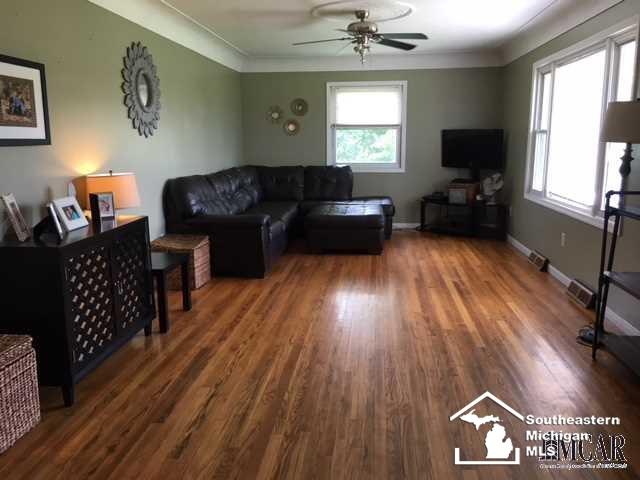 11052 Oelke Road Maybee, MI 48159 - Photo 2 of 28 Living Room