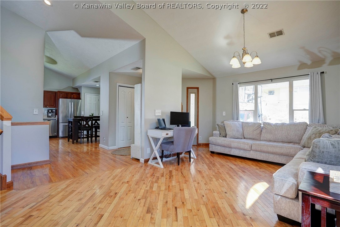 808 Daverton Road Charleston, WV 25303 - Photo 5 of 31 Gallery Image 5