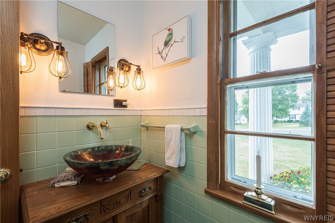 921 Middle Road Henrietta, NY 14543 - Photo 17 of 47