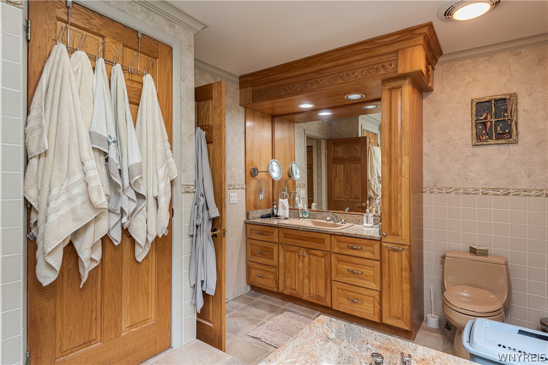 921 Middle Road Henrietta, NY 14543 - Photo 33 of 47