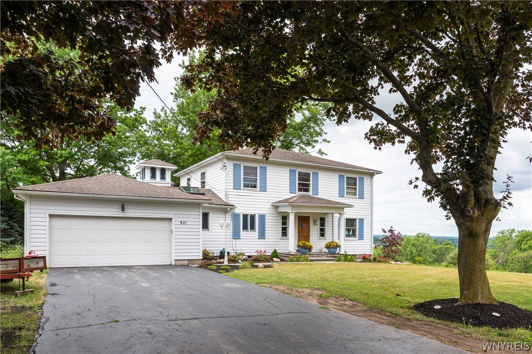 921 Middle Road Henrietta, NY 14543 - Photo 4 of 47