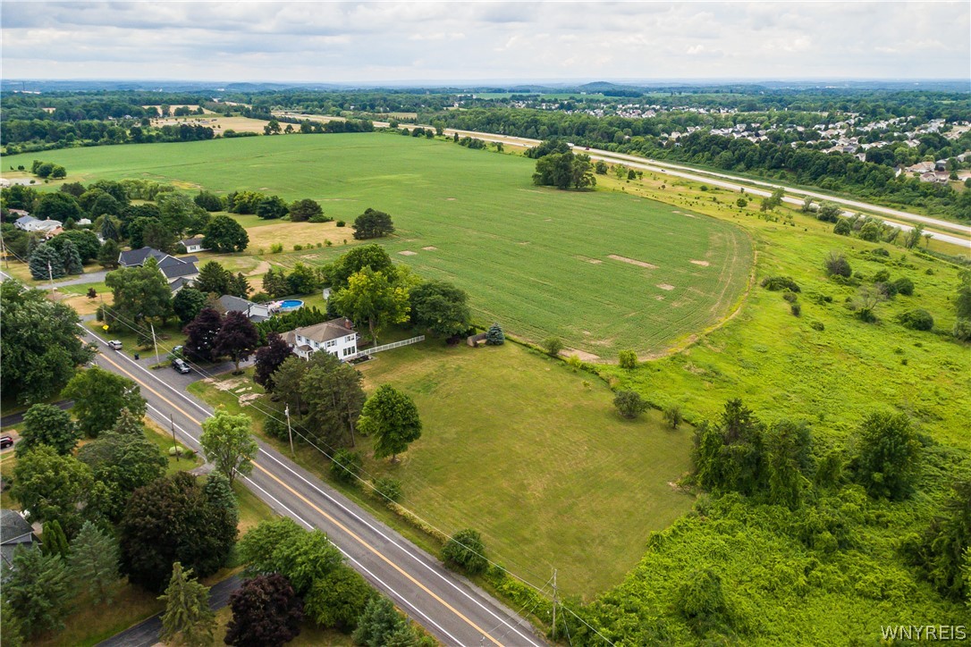 921 Middle Road Henrietta, NY 14543 - Photo 5 of 47