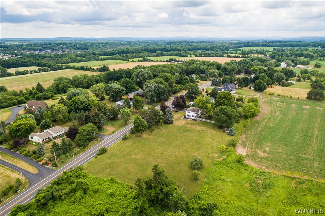 921 Middle Road Henrietta, NY 14543 - Photo 6 of 47