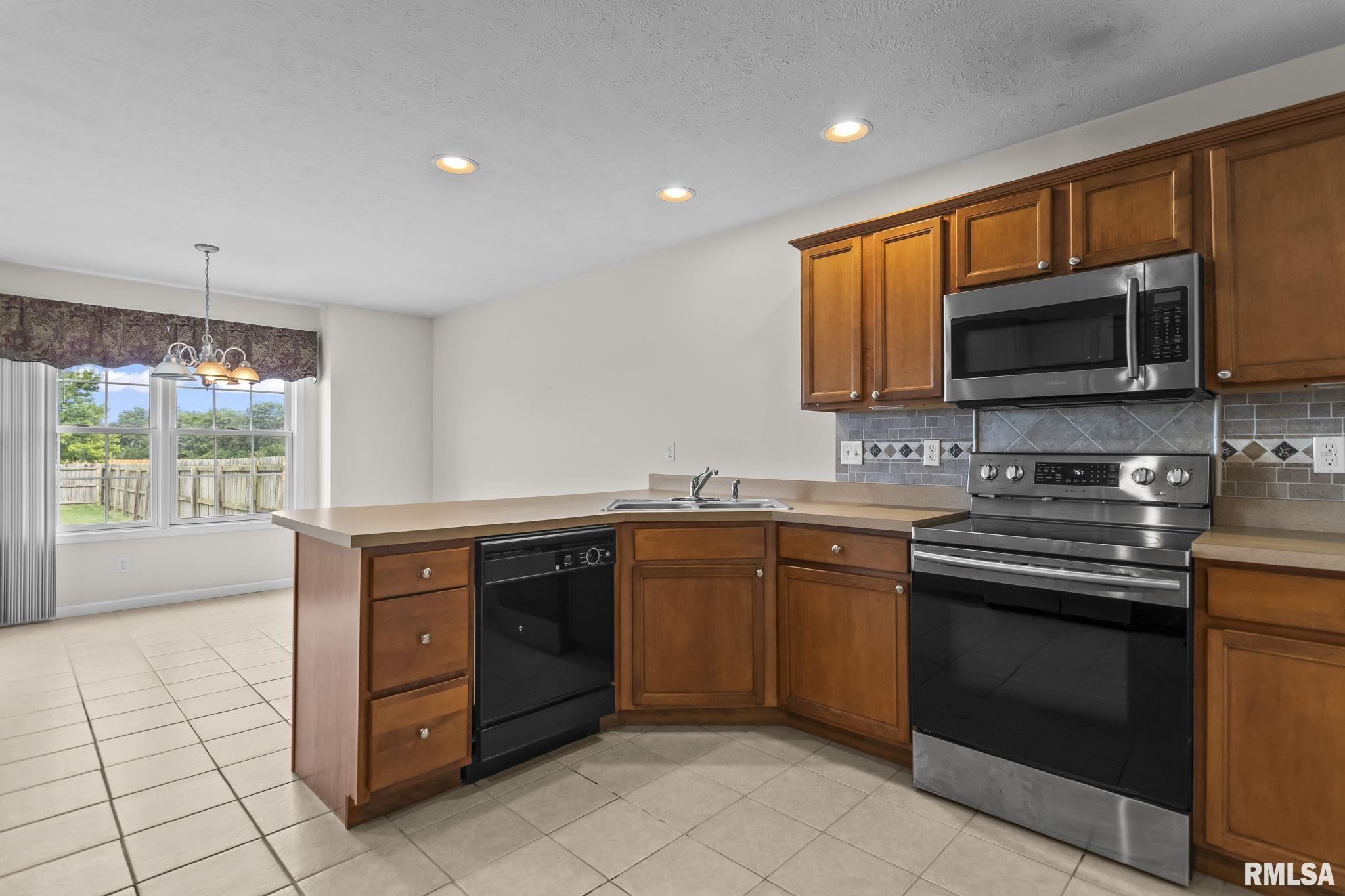 2704 Johnathan Place Springfield, IL 62711 - Photo 12 of 38 Gallery Image 12