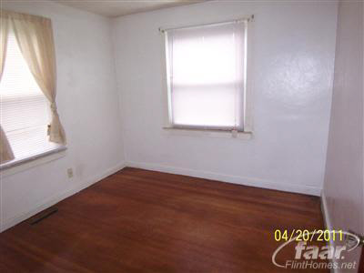 2141 Dutcher Road Flint, MI 48532 - Photo 4 of 6 20124795-3.JPG