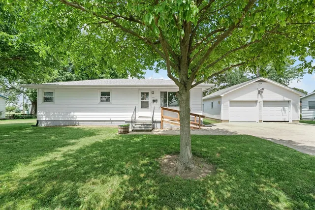 $132,000 | 130 Walnut Street, Gibson City, IL 60936