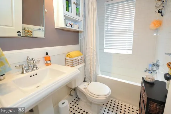 $1,800 | 906 South Washington Street, Unit 108, Alexandria, VA 22314