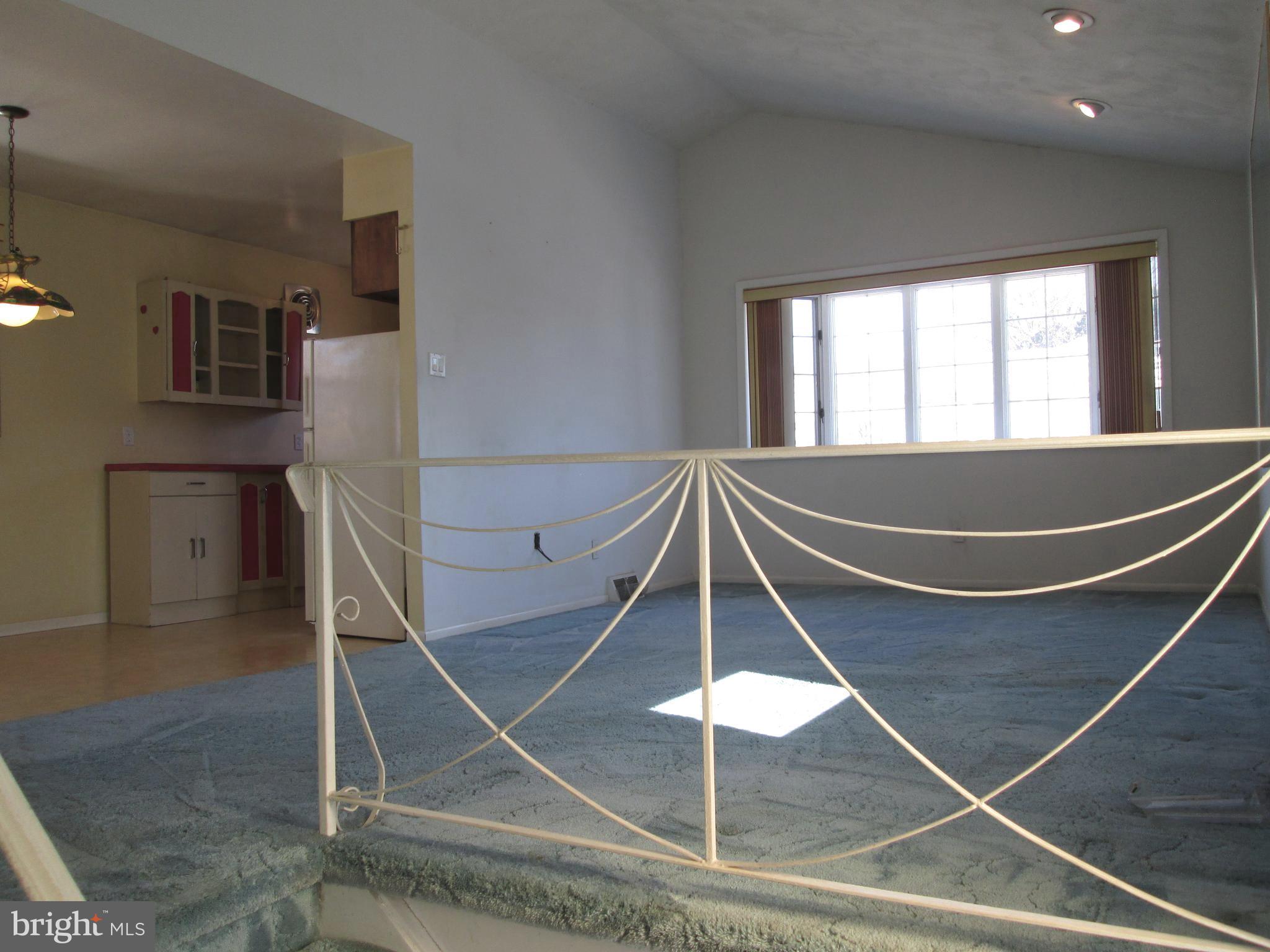 624 Colebrook Road Philadelphia, PA 19115 - Photo 3 of 23 Foyer/ Entrance