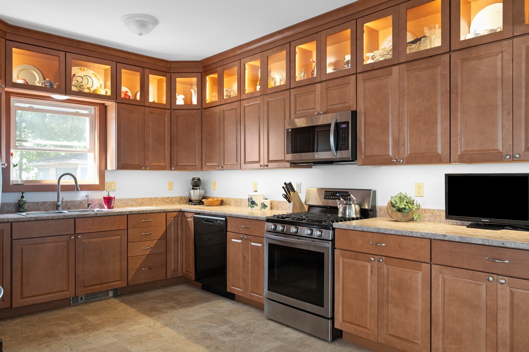 160 3rd Avenue Woonsocket, RI 02895 - Photo 4 of 28