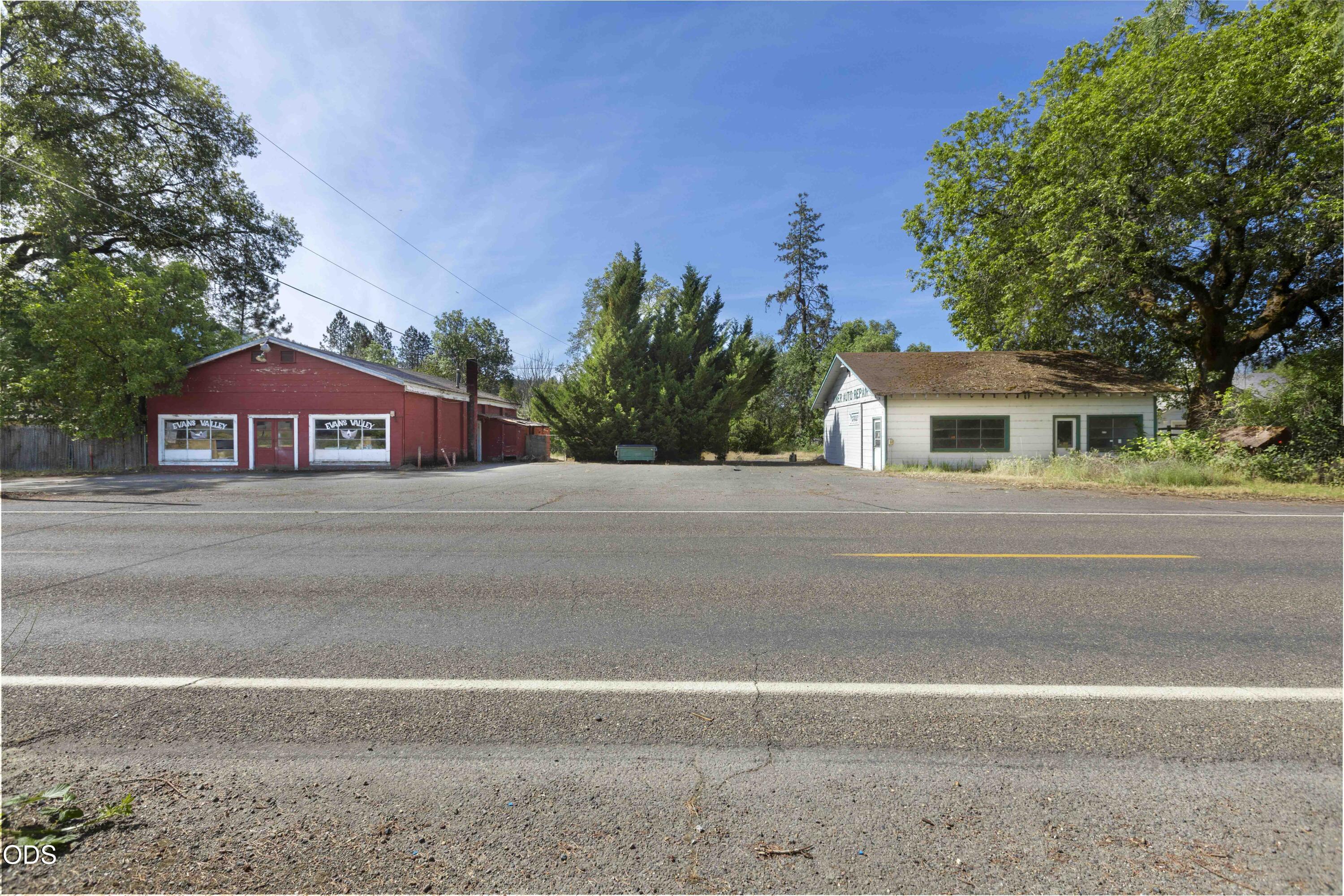 8622 East Evans Creek Road Rogue River, OR 97537 - Photo 1 of 18
