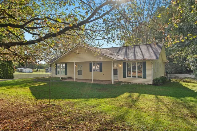 a front view of house with yard