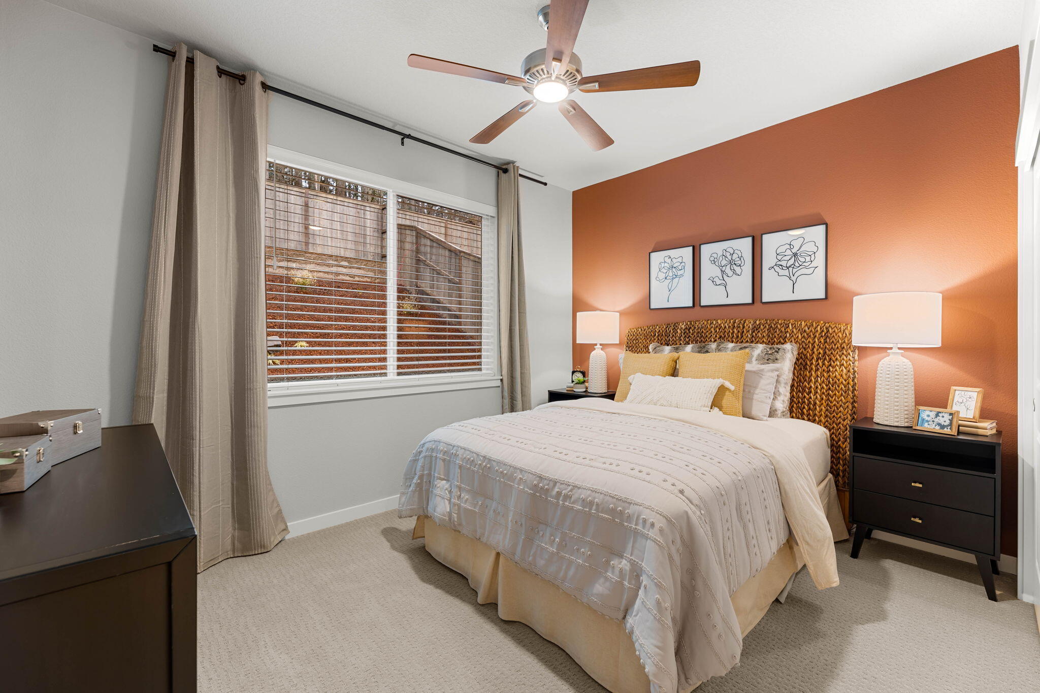 1237 Stonegate Drive, Unit 483 Eagle Point, OR 97524 - Photo 25 of 34 Scouters Mountain216_2890_A_Bedroom_Happ
