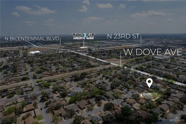 a view of a dry yard