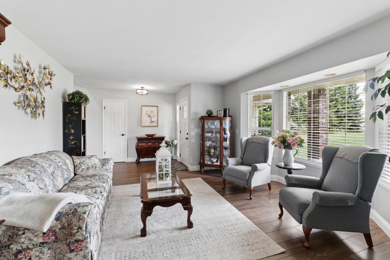 10576 Sheldon Road Elk Grove, CA 95624 - Photo 7 of 74