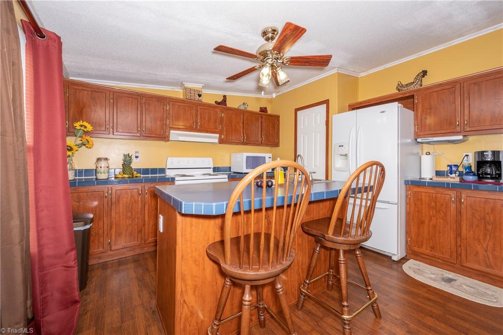 410 Pilot Church Road Pinnacle, NC 27043 - Photo 6 of 19