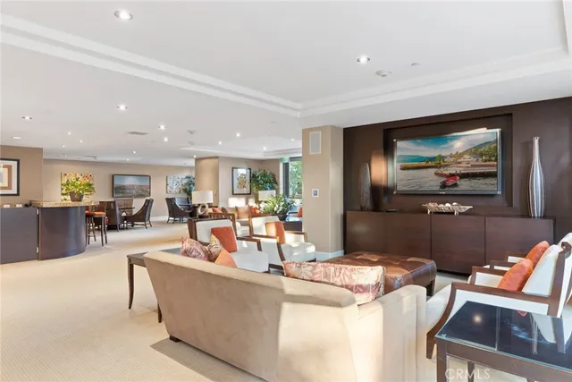 a view of a backyard with pathway