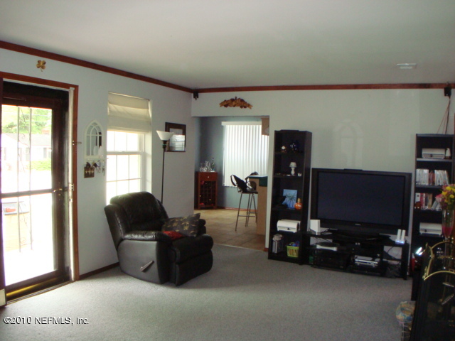 1472 Birmingham Road South Jacksonville, FL 32207 - Photo 17 of 25 LIVING ROOM
