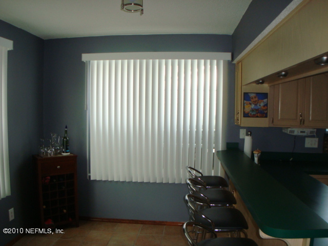 1472 Birmingham Road South Jacksonville, FL 32207 - Photo 19 of 25 EAT IN KITCHEN AND BREAKFAST BAR