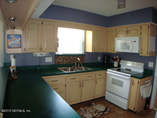 1472 Birmingham Road South Jacksonville, FL 32207 - Photo 20 of 25 KITCHEN