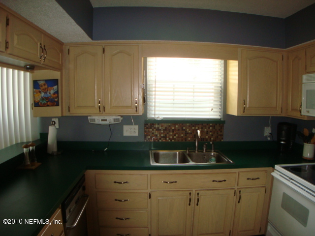 1472 Birmingham Road South Jacksonville, FL 32207 - Photo 21 of 25 KITCHEN