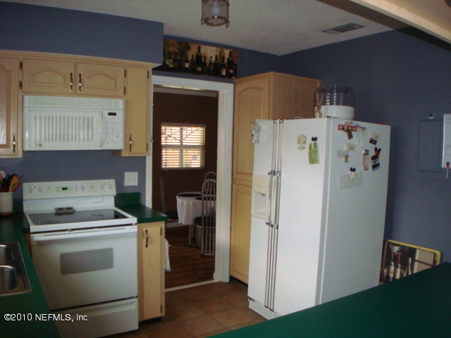 1472 Birmingham Road South Jacksonville, FL 32207 - Photo 22 of 25 KITCHEN