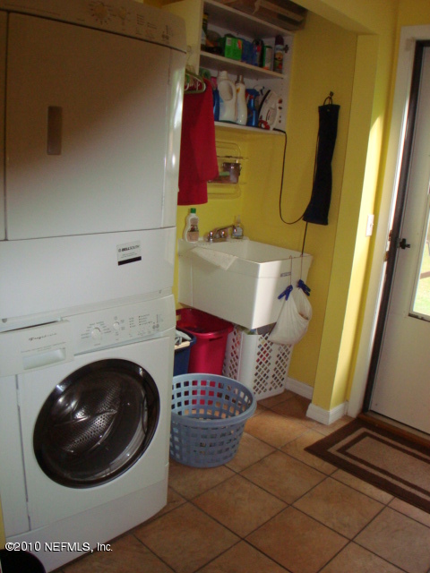 1472 Birmingham Road South Jacksonville, FL 32207 - Photo 25 of 25 LAUNDRY ROOM WITH UTILITY SINK