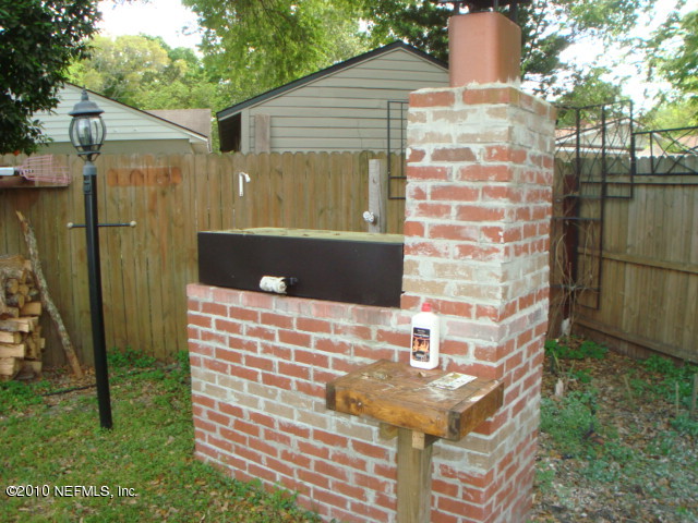 1472 Birmingham Road South Jacksonville, FL 32207 - Photo 8 of 25 SMOKER