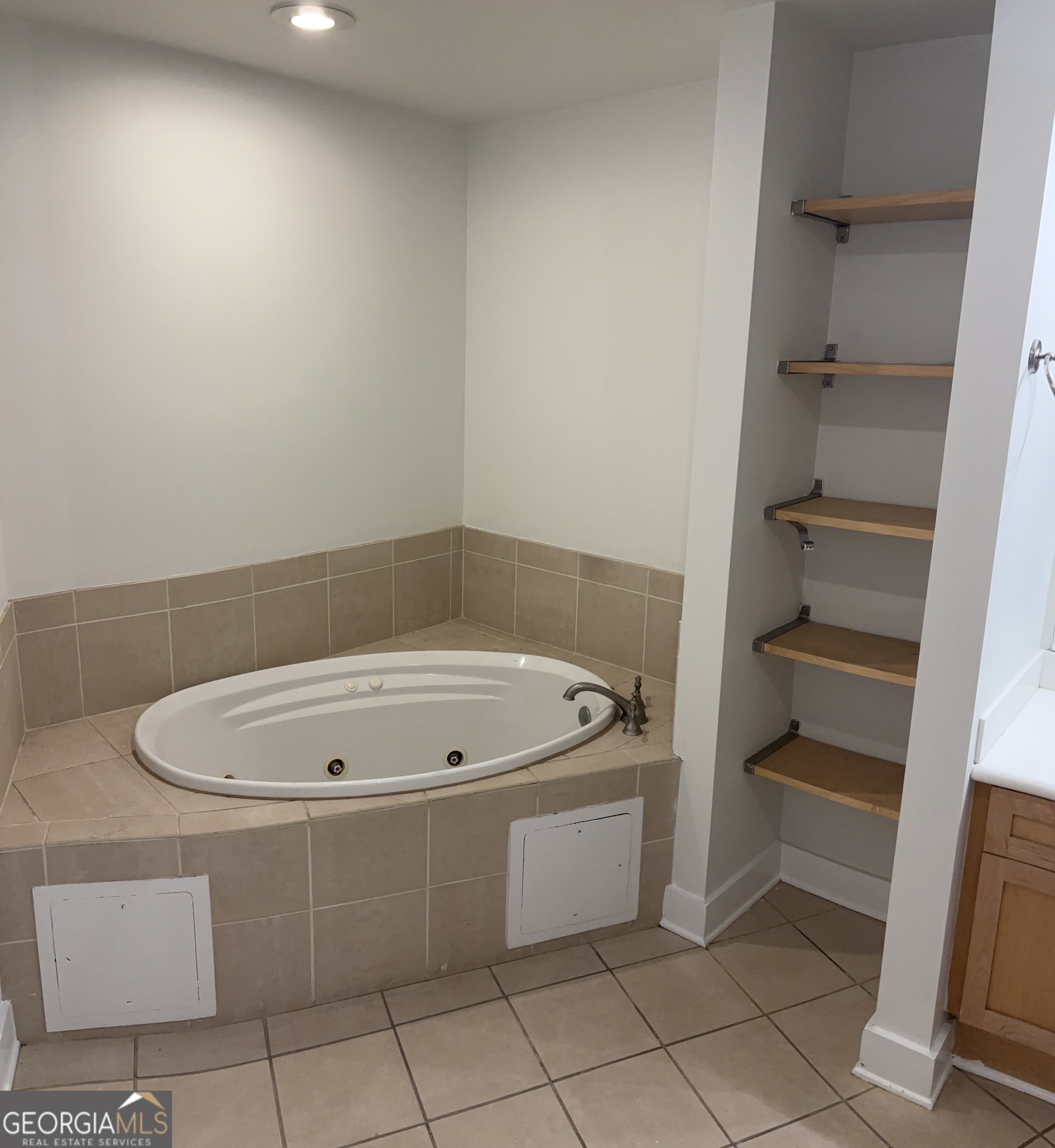 204 Walker Street Southwest Atlanta, GA 30313 - Photo 23 of 43 a bathroom with a bathtub