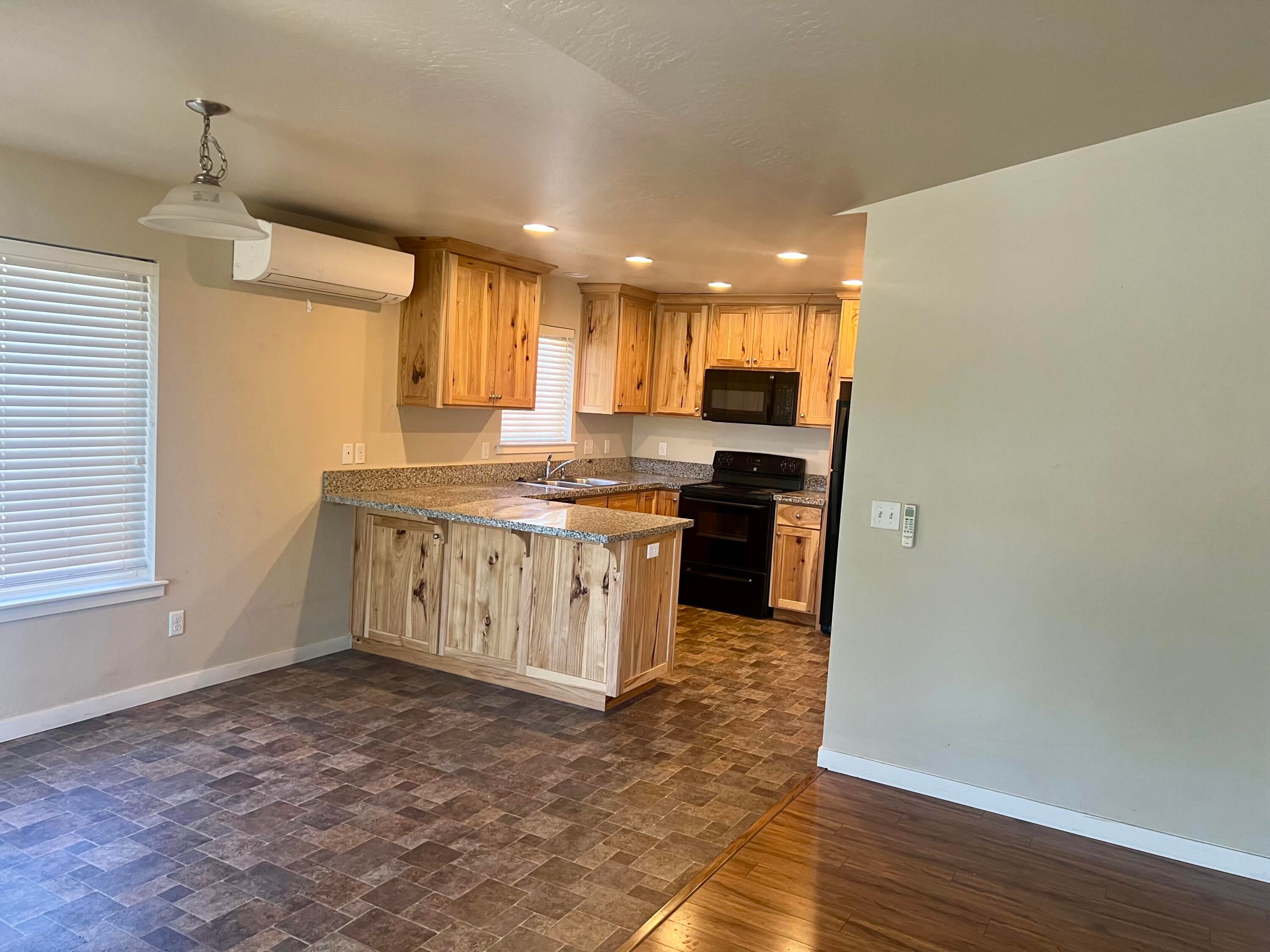 141 Neva Street Eagle Point, OR 97524 - Photo 6 of 13 IMG_1398