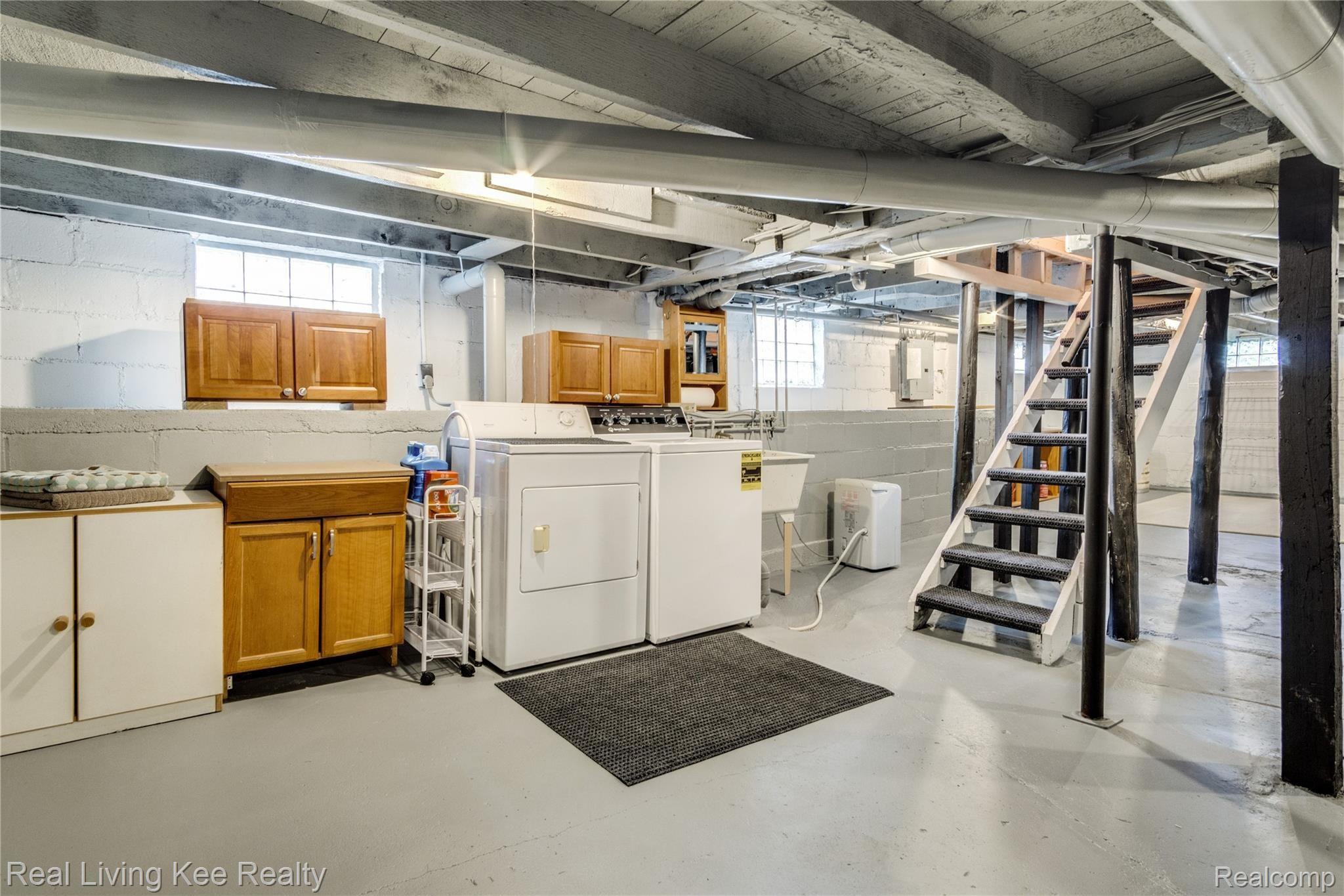 902 Fairview Avenue Rochester, MI 48307 - Photo 69 of 74 Interiors (46 of 51).jpg