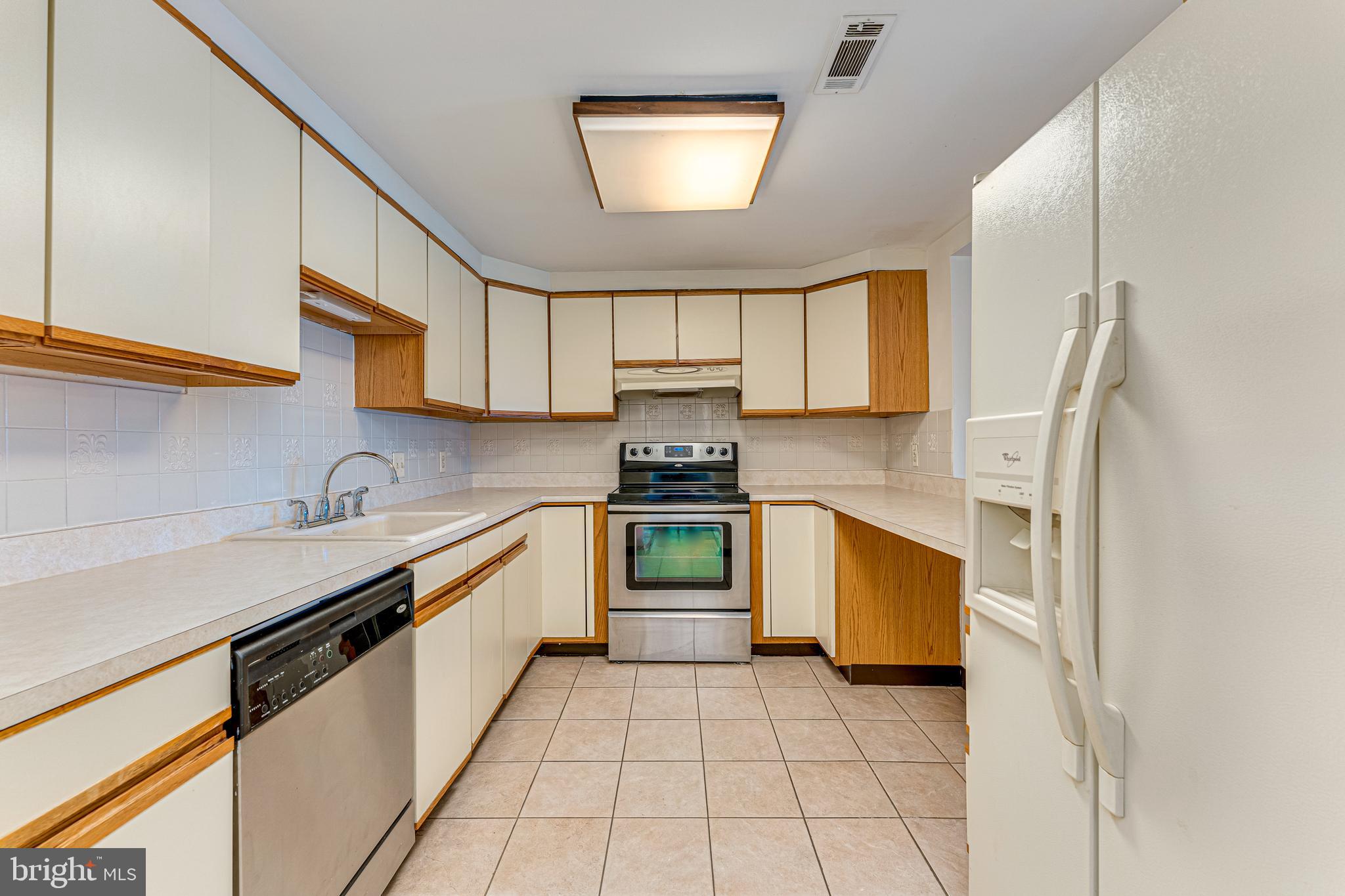 1040 Deer Ridge Drive, Unit 204 Baltimore, MD 21210 - Photo 12 of 36