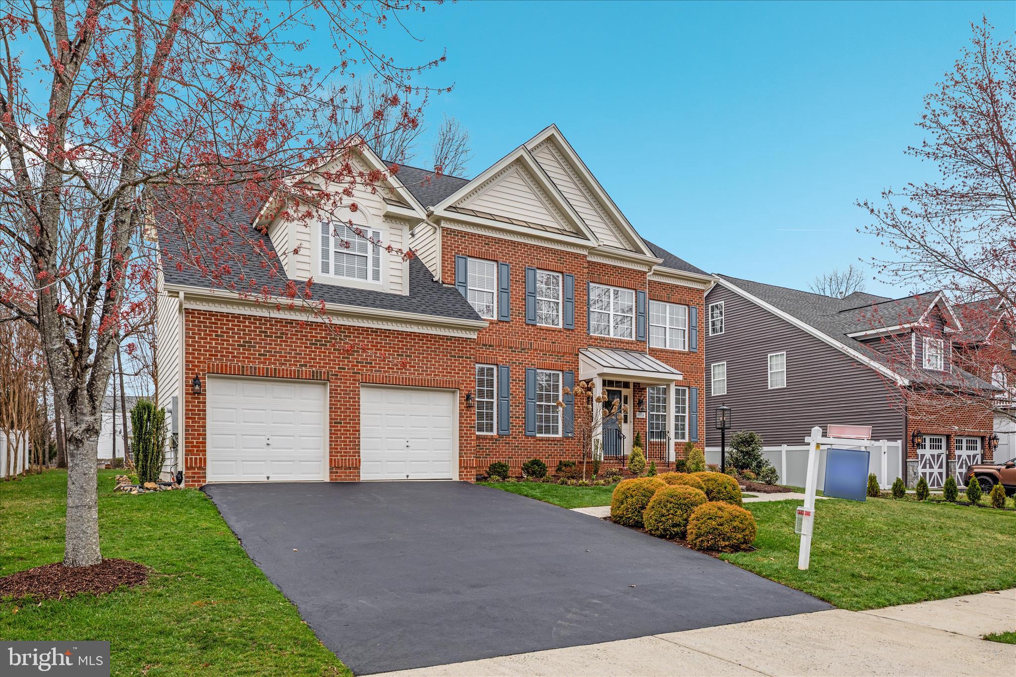 10116 Middlebrooks Terrace Nokesville, VA 20181 - Photo 6 of 78 a front view of a house with a yard and garage