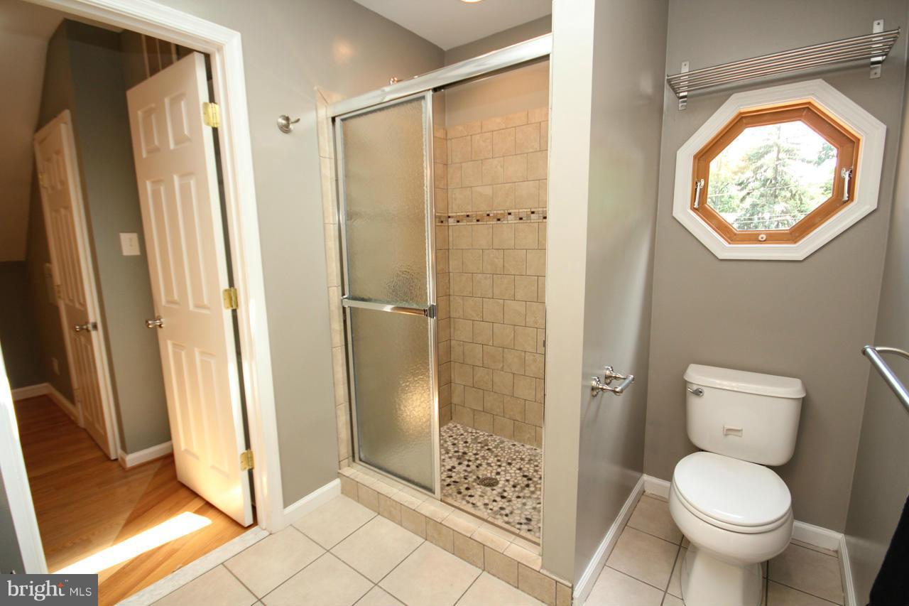 10702 Inwood Avenue Silver Spring, MD 20902 - Photo 22 of 30 Bath (Master)